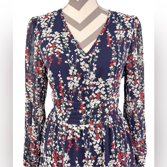 NWT - Cupshe Cicely Ditsy Floral V-Neck Mini Dress - Size M - Picture 3 of 14